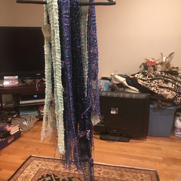 Multiple scarves all new - Picture 2 of 3
